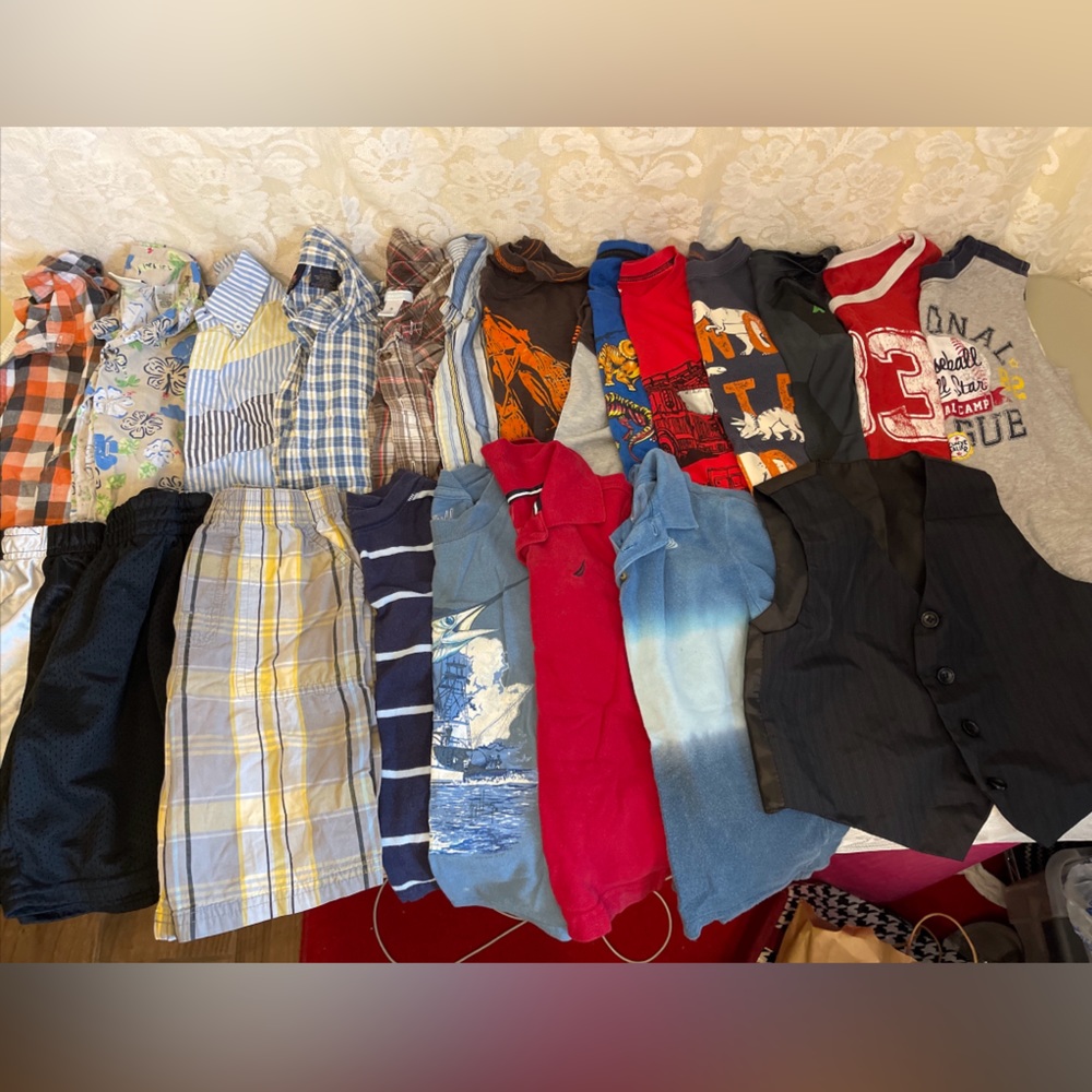 21 pcs, sz 5 boys clothes short/long/button up shirts. Shorts assort brands